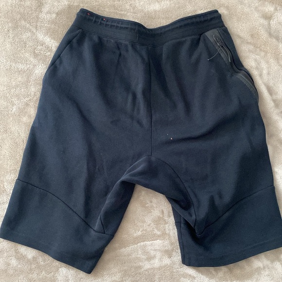 Nike fleece tech shorts - Picture 2 of 2